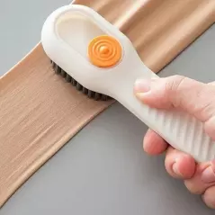 Perie multifunctionala cu recipient suplimentar pentru lichid si pulverizator, Gonga®