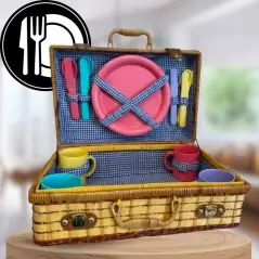 Coș picnic din răchită, cu farfurii, tacâmuri și căni pentru 4 persoane, Gonga®