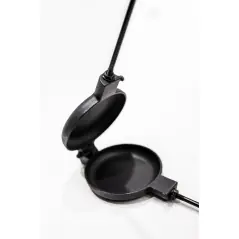 Tigaie din fontă cu mâner lung pentru foc de tabără/șemineu/grătar, 12x12x4 cm, Gonga®