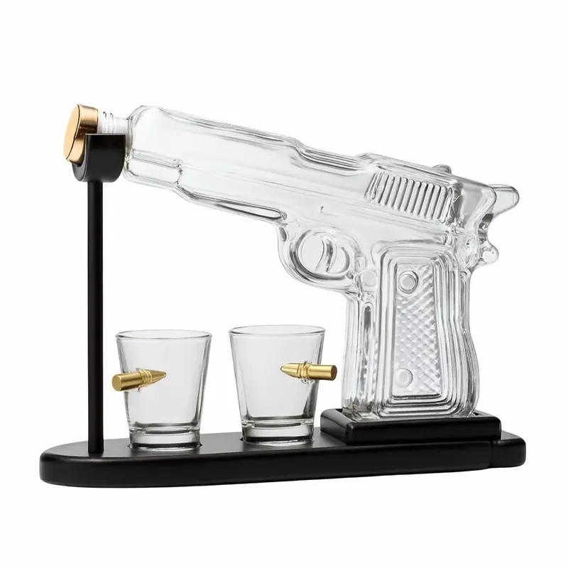 Set Decantor Whiskey Pistol 230 ml cu 2 Pahare de 50 ml si Stativ din Lemn, Gonga®