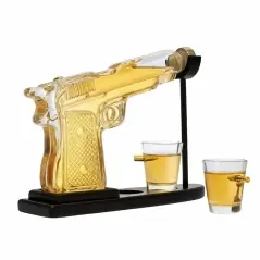 Set Decantor Whiskey Pistol 230 ml cu 2 Pahare de 50 ml si Stativ din Lemn, Gonga®