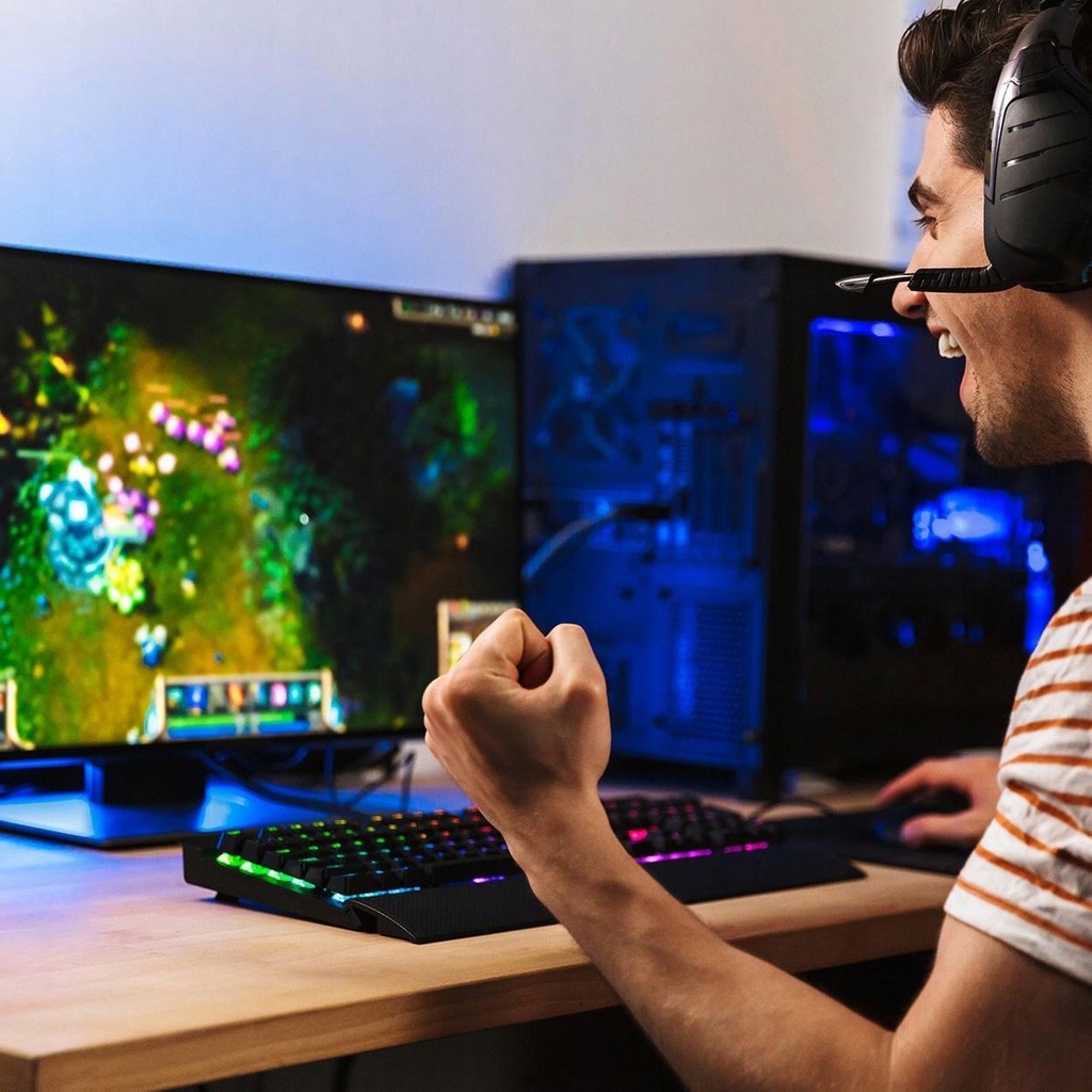 Kit%20tastatura%20ergonomica%20gaming%20si%20mouse%203200dpi,%207%20culori%20RGB,%20Gonga%C2%AE3