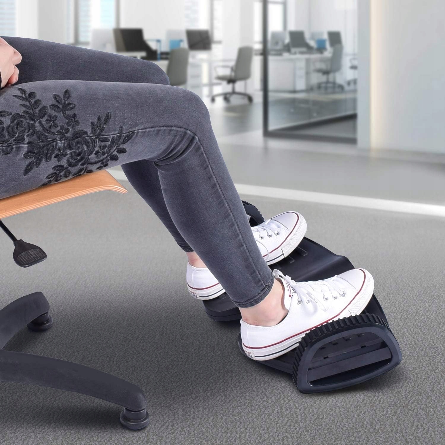 Suport%20de%20picioare%20ergonomic%20pentru%20birou,%20cu%20balansoar,%20Bonmedico3