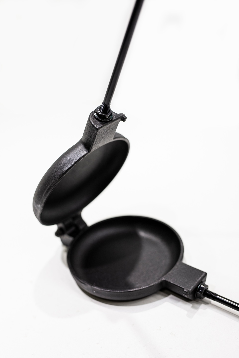 Tigaie din fontă cu mâner lung pentru foc de tabără/șemineu/grătar, 12x12x4 cm, Gonga® 2 Tigaie%20din%20font%C4%83%20cu%20m%C3%A2ner%20lung%20pentru%20foc%20de%20tab%C4%83r%C4%831